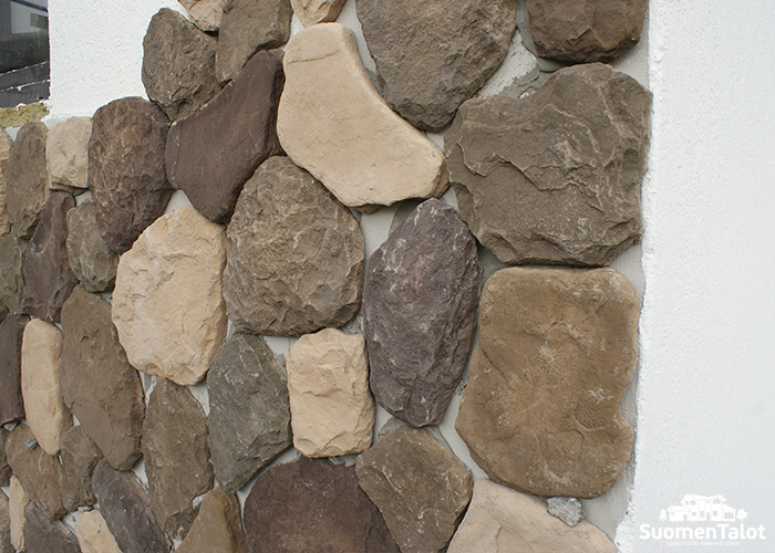 Штукатурка в сочетании с натуральным камнем SuomenTalot